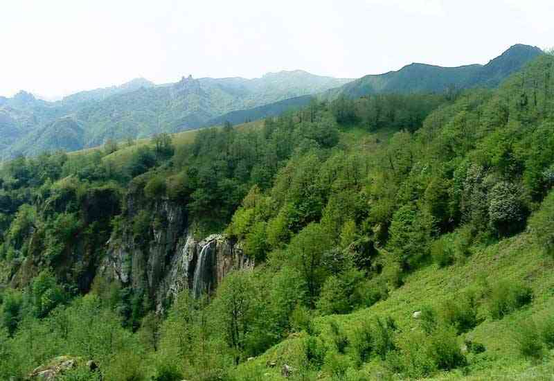 آبشار لاتون و روستای کوته کومه (همگام با آب و باد) آبشار لاتون و روستای کوته کومه (همگام با آب و باد)